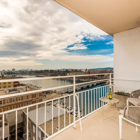 Urban Luxury 아파트 *